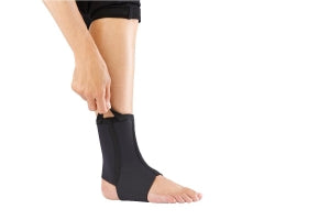 Medline CURAD Performance Series Neoprene Open Heel Ankle Supports - CURAD Neoprene Open Heel Ankle Support, Seniors, Size M - CURSR27200MD